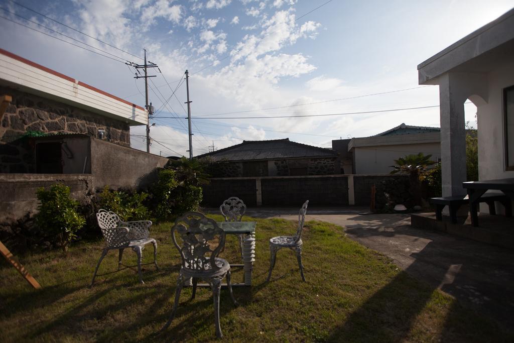 Choonhee Pension Jeju Exteriör bild