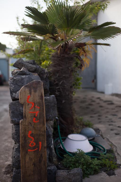 Choonhee Pension Jeju Exteriör bild
